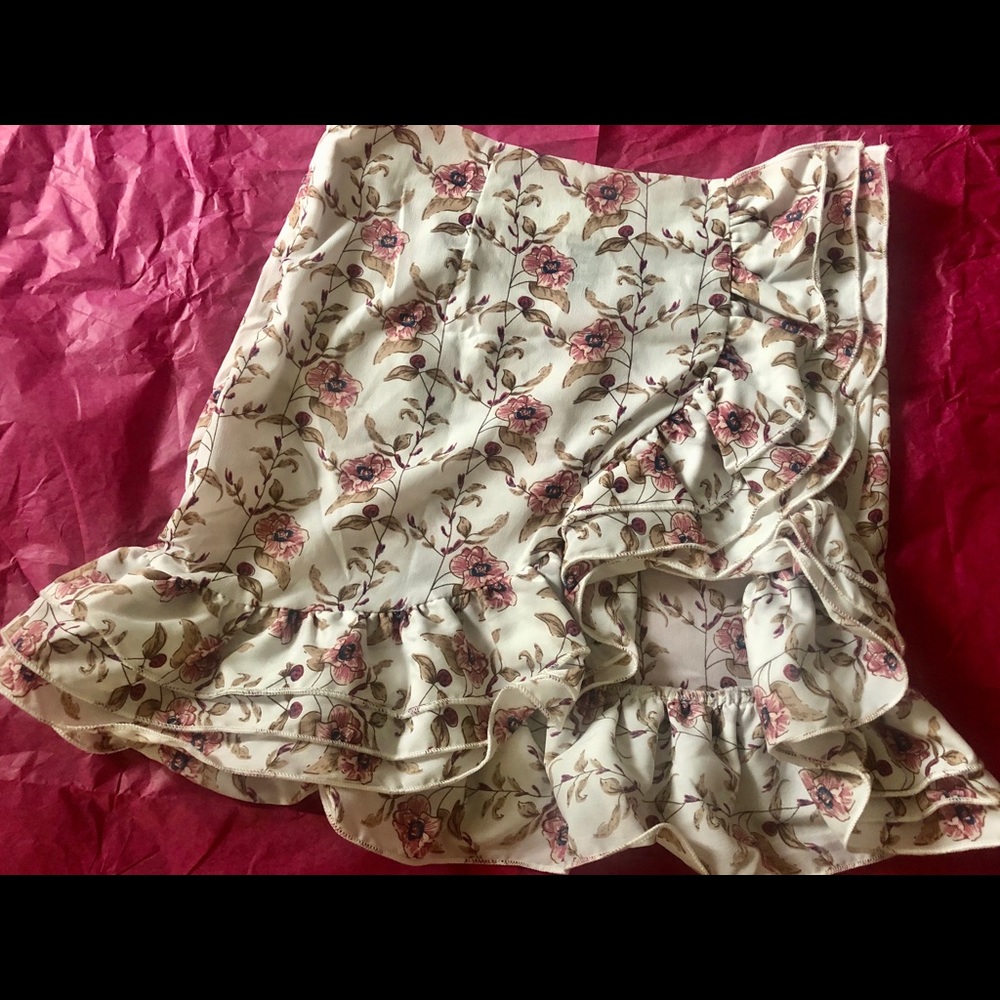 New Unused Ruffle Split Let Skirt - Picture 3 of 3
